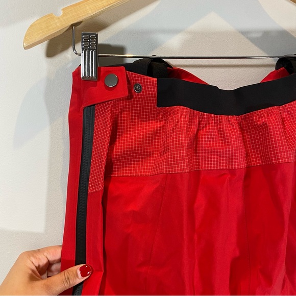 NEW North Face Womens Bibbed Snowpants Size M - Picture 8 of 10